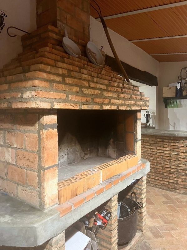 CASA CON PISCINA Y BARBACOA